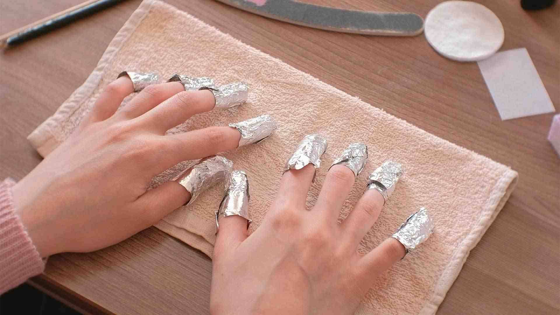 Read more about the article How to Remove Dip Nails